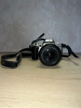 Minolta Maxxum STsi 35mm Film Camera + 28-80mm Lens Vintage SLR